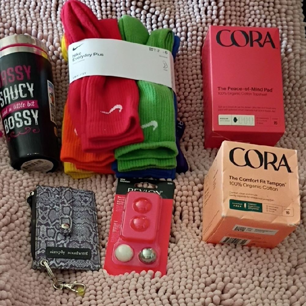 Nike Everyday Plus Crew Socks - Red, Green, Orange, Blue